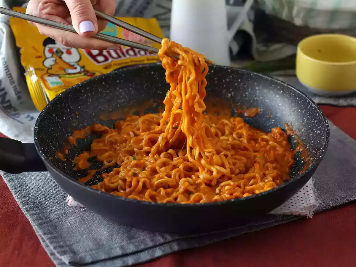 Como cozinhar o Lamen coreano super picante Buldak sabor Cheese? - foto 2