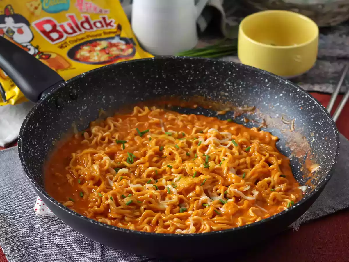 Como cozinhar o Lamen coreano super picante Buldak sabor Cheese? - foto 5