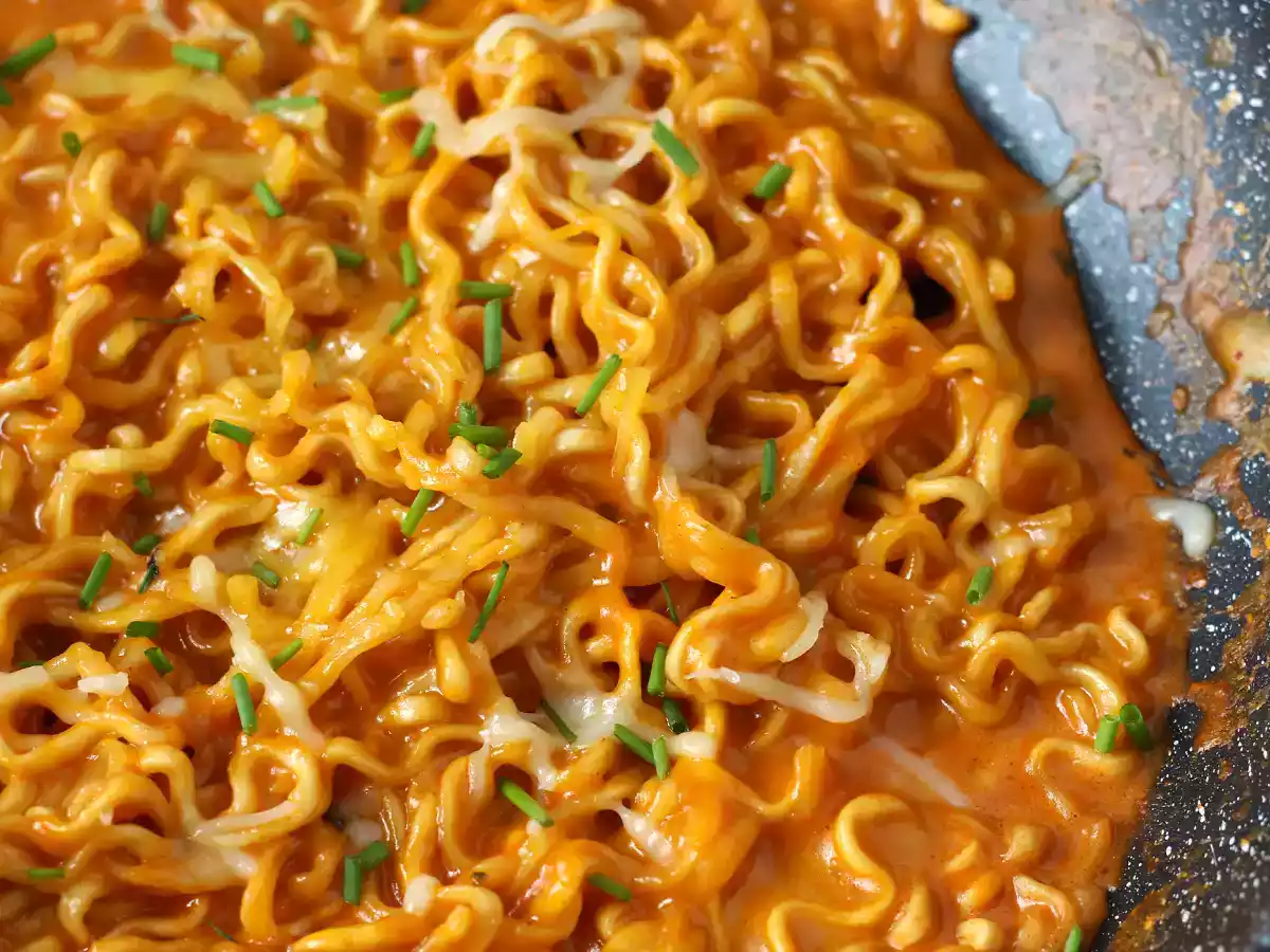 Como cozinhar o Lamen coreano super picante Buldak sabor Cheese? - foto 6