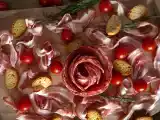Como criar uma tábua de embutidos decorada em forma de rosa?, foto 3