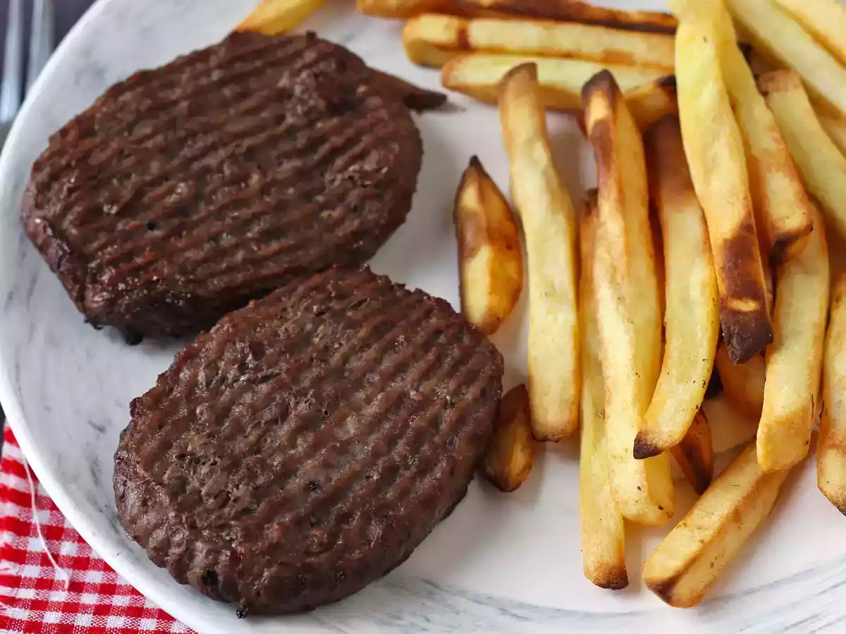 Como fazer a carne do hambúrguer na Air Fryer? - foto 2