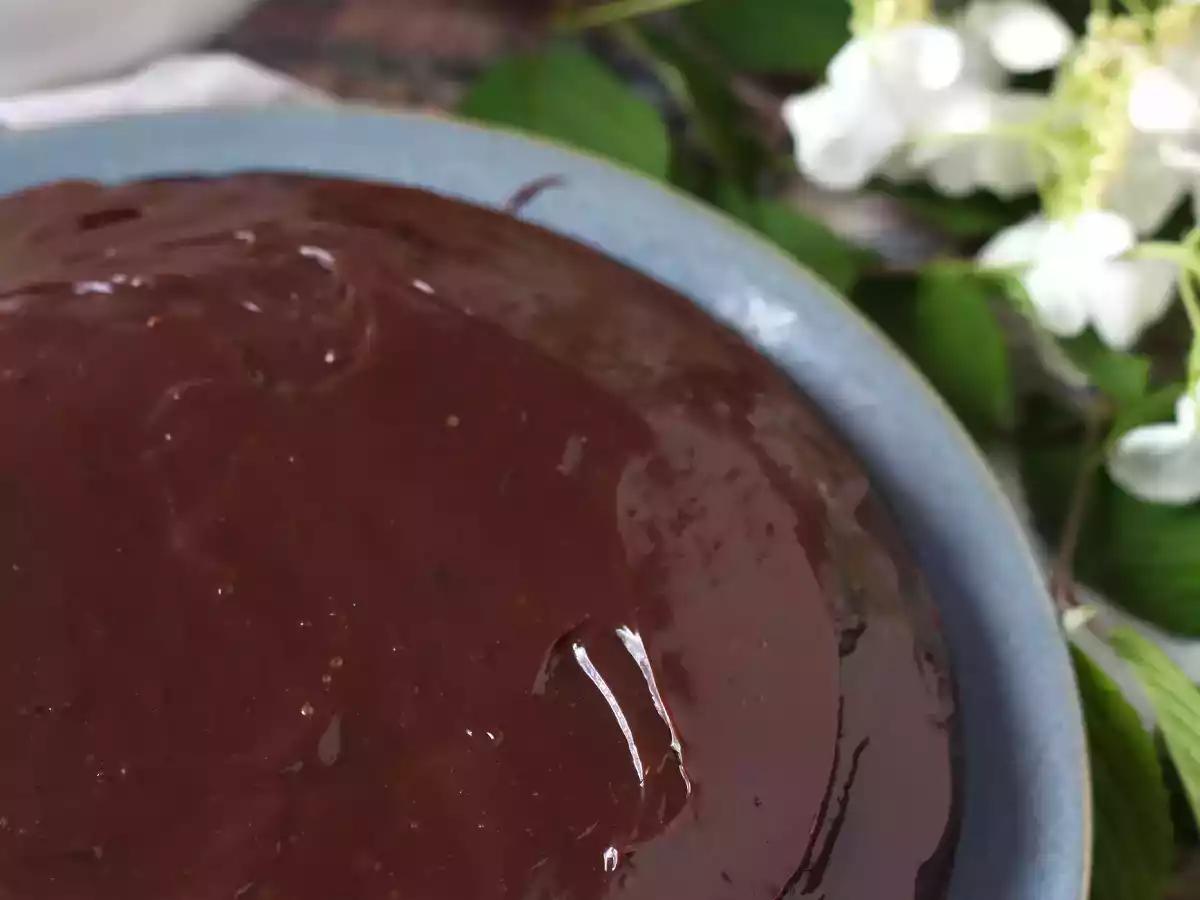 Como fazer cobertura de brigadeiro para bolos?