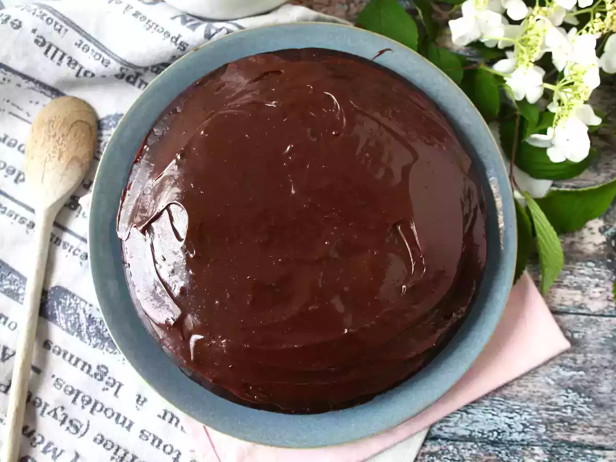 Como fazer cobertura de brigadeiro para bolos? - foto 4
