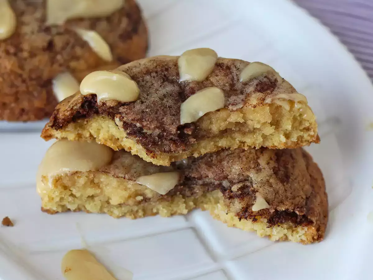 Cookies de canela que derretem na boca — Inspirados nos clássicos Cinnamon rolls