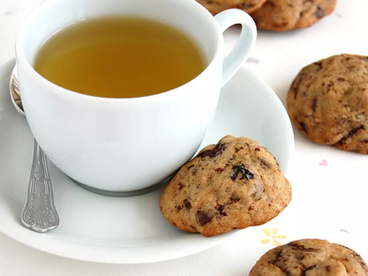 Cookies de chocolate amargo e cerejas secas