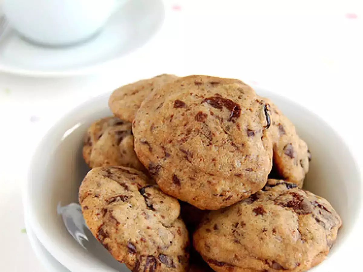 Cookies de chocolate amargo e cerejas secas - foto 2