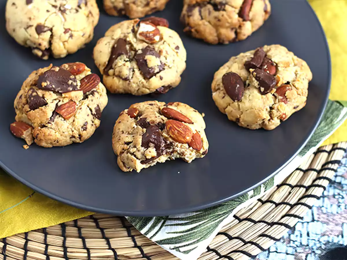 Cookies de chocolate com amendoim e amêndoas - foto 4