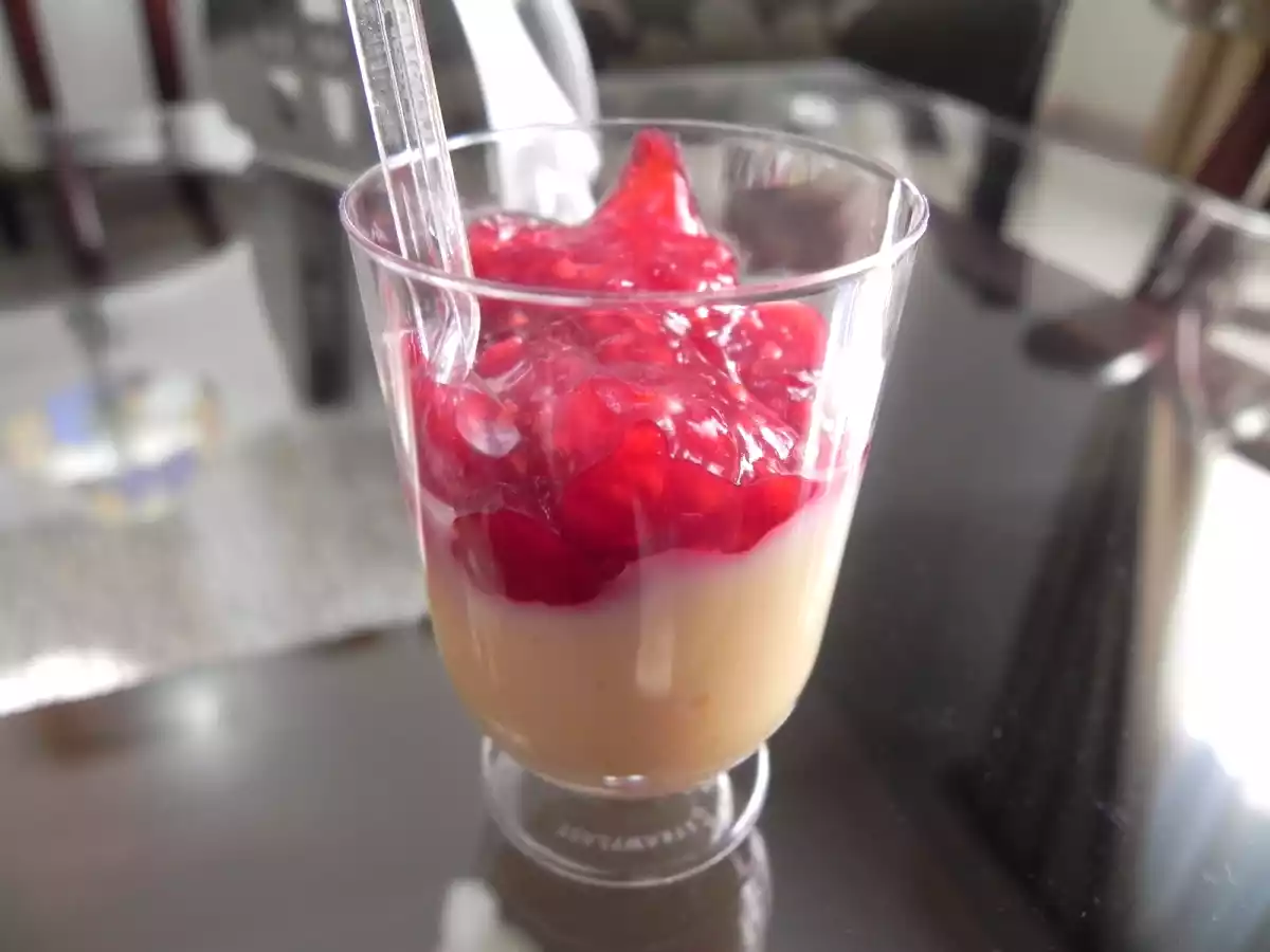 Copinho de Branquinho com Creme de Framboesas