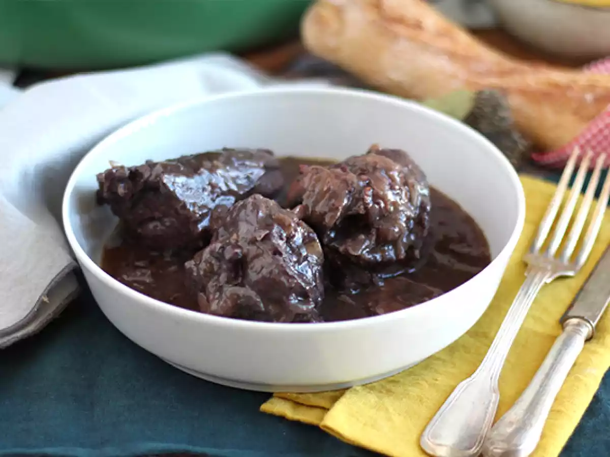 Coq au vin (Galo ao vinho)