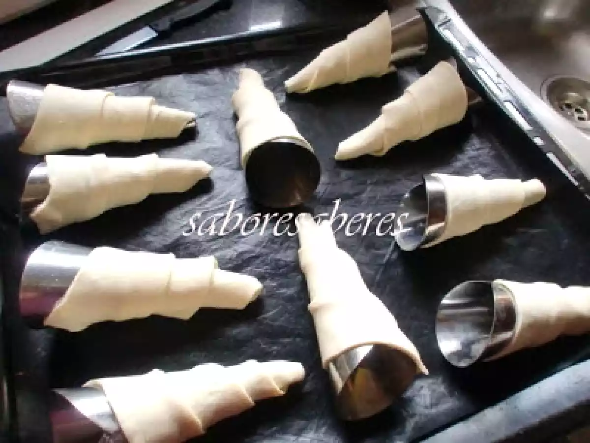 Cornucópias recheadas com Creme pasteleiro - foto 3
