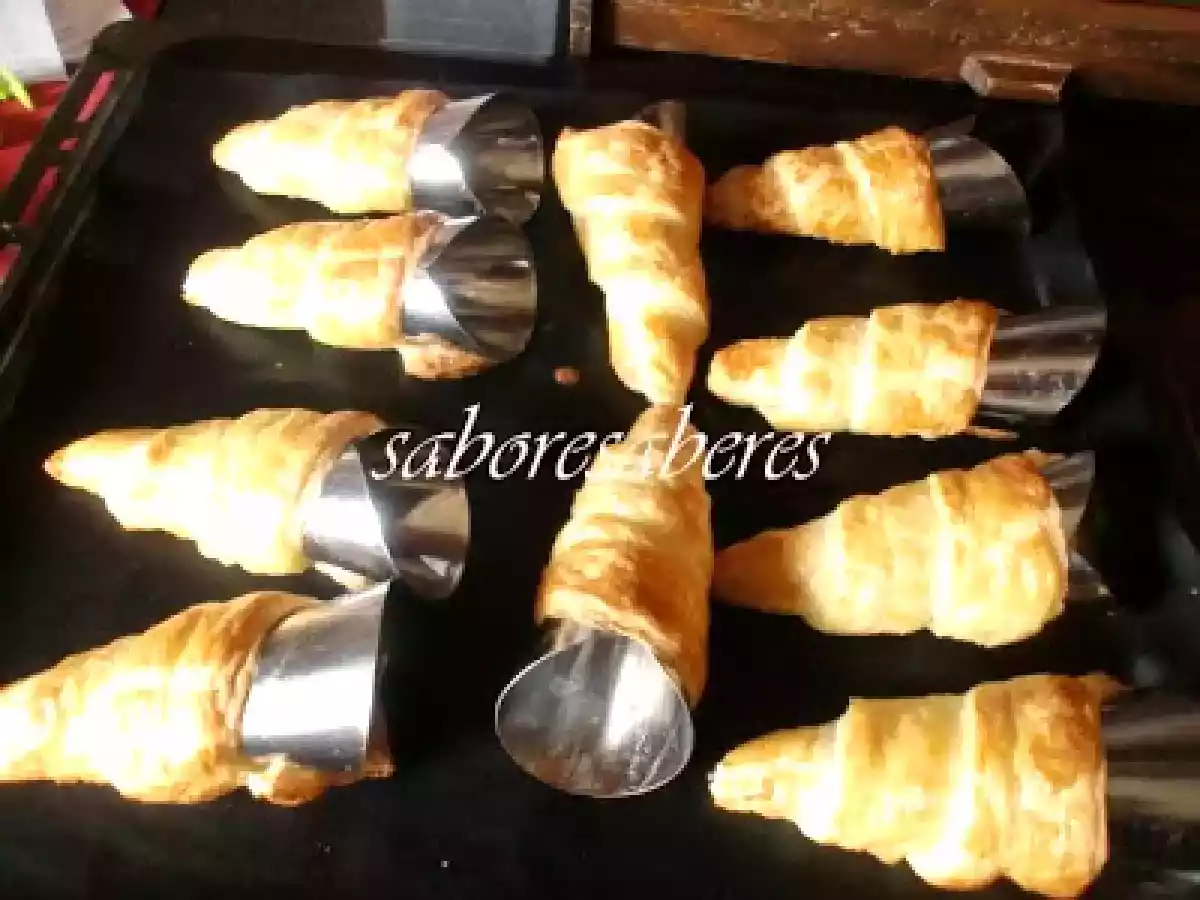 Cornucópias recheadas com Creme pasteleiro - foto 4