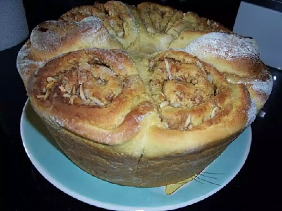 COROA DE CANELA E AMÊNDOA