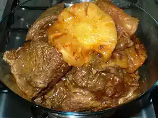 Costela bovina com abacaxi