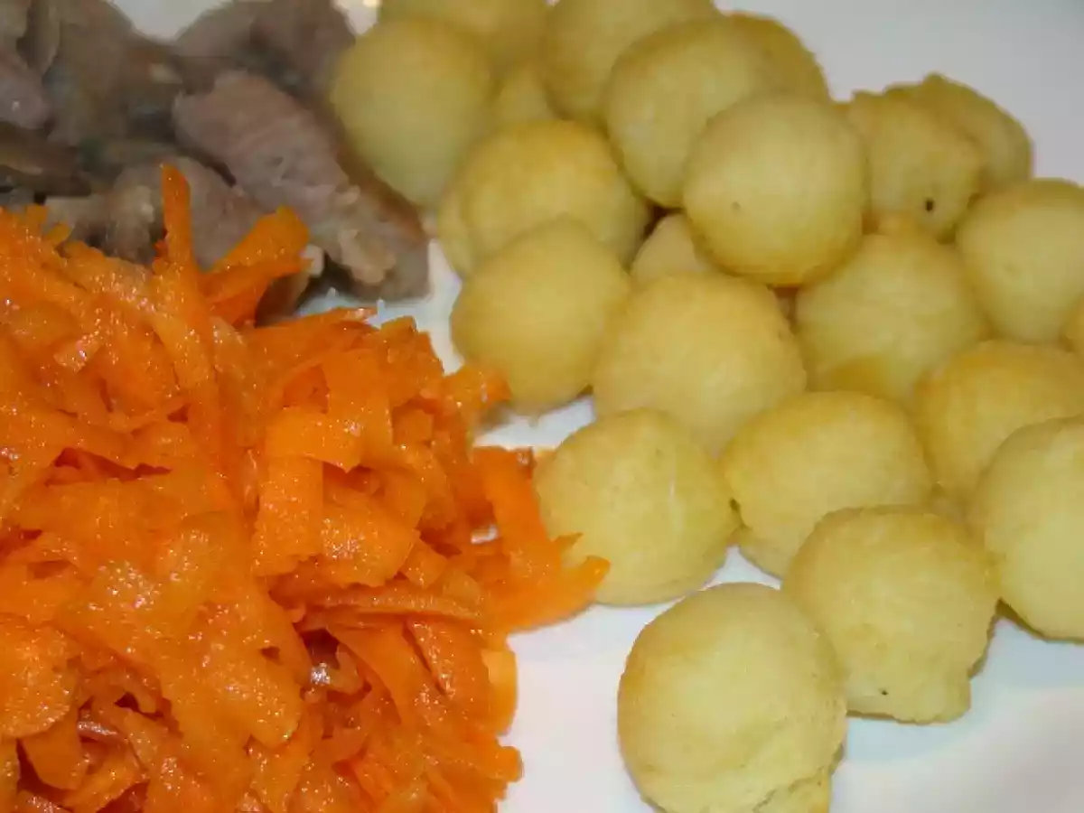 Costeleta com Cogumelos, Batatas Noisettes no Forno e Salada de Cenoura - foto 8