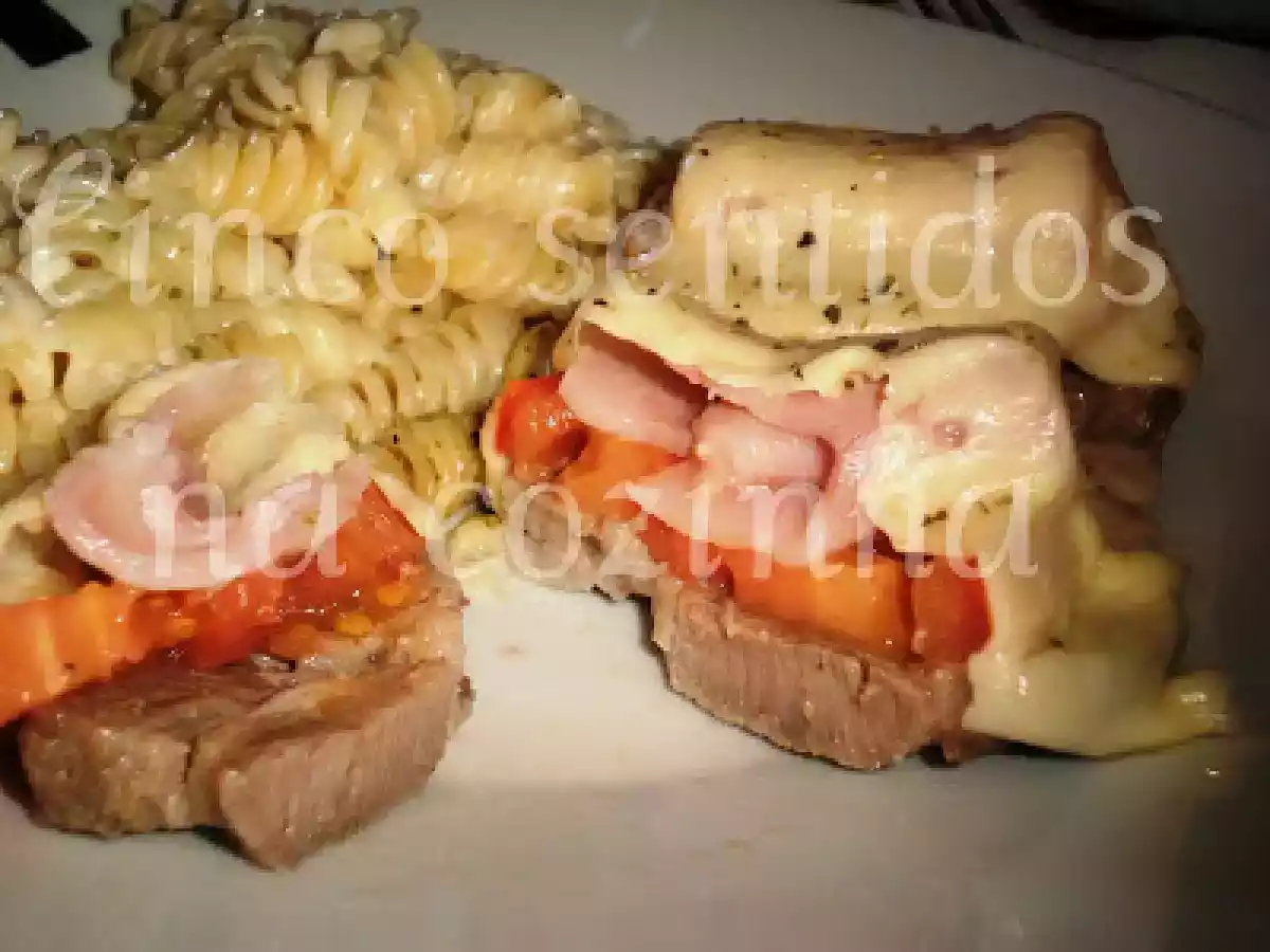 Costeletas com tomate, bacon e queijo - foto 2