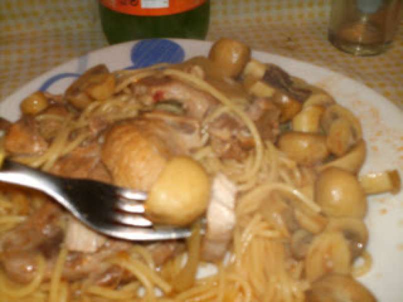 Costeletas de cebolada com esparguete e cogumelos, foto 1