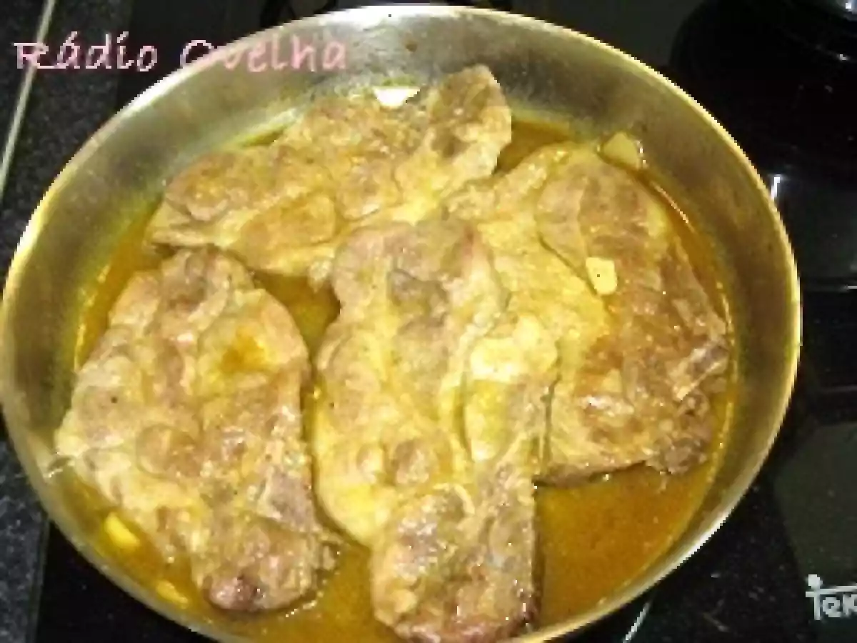 Costeletas de porco com Caril & Mel a acompanhar com arroz de açafrão