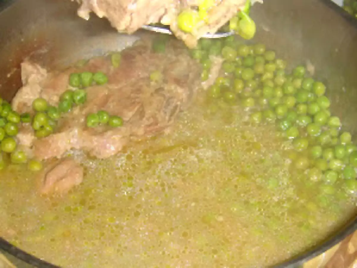Costeletas de Porco com Cebolada e Ervilhas Acompanhadas com Arroz de Cenouras - foto 3