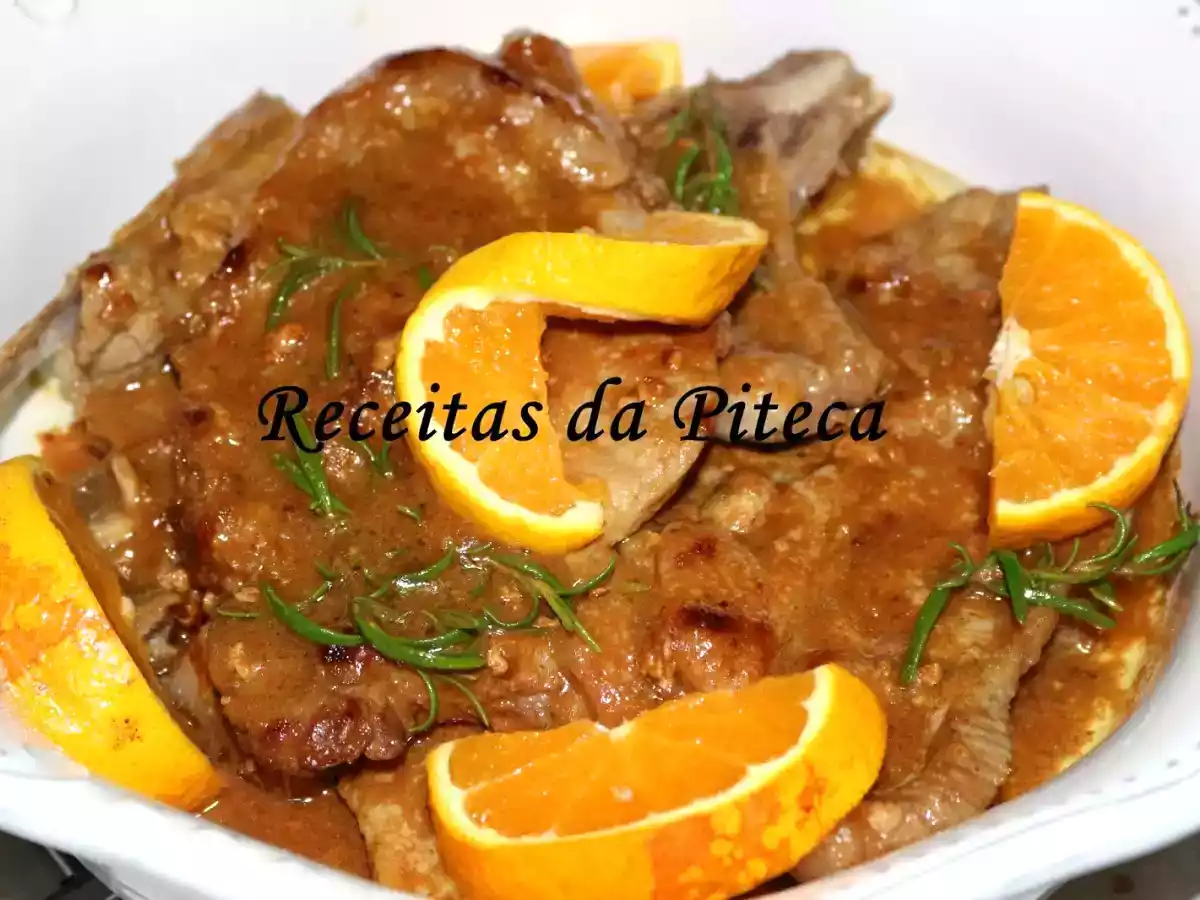 Costeletas de porco com molho de laranja e alecrim