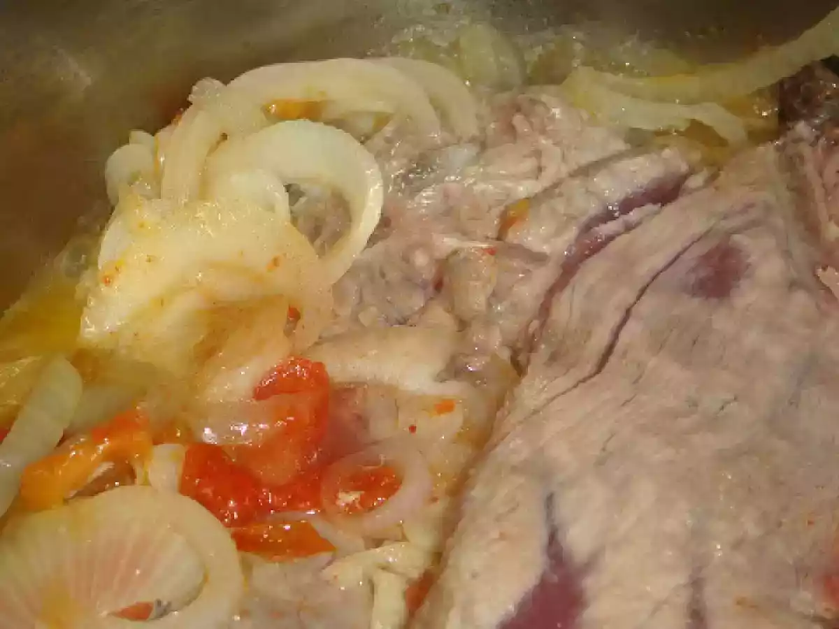 Costeletas de Porco em Cebolada com Esparguette Salteada - foto 4