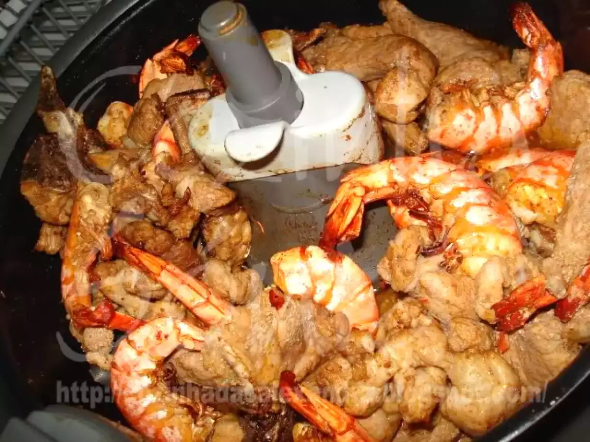 COSTELETAS DE PORCO FRITAS COM GAMBAS EM MOLHO DE SUMO DE LARANJA - foto 2
