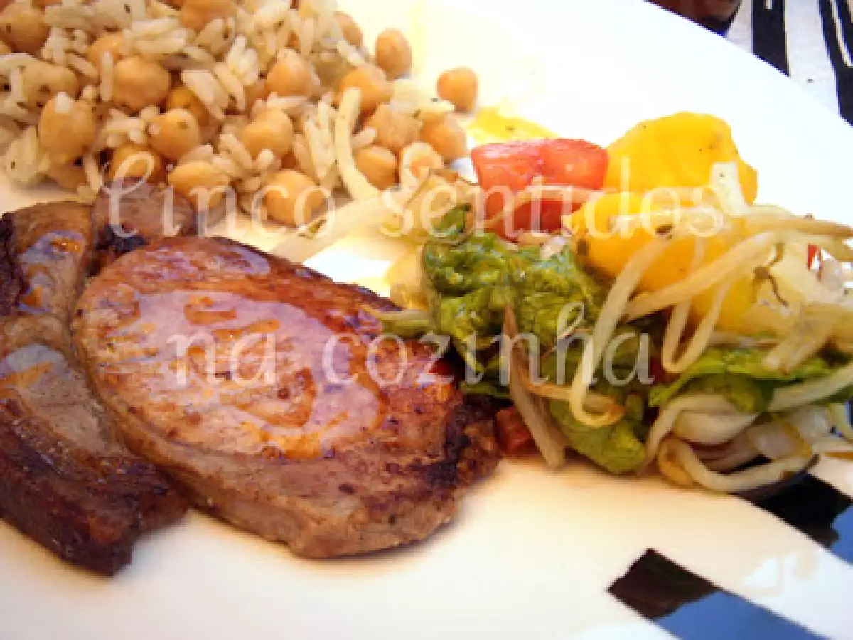 Costeletas de porco grelhadas aromatizadas com mousse de vinagre balsâmico de limão - foto 3