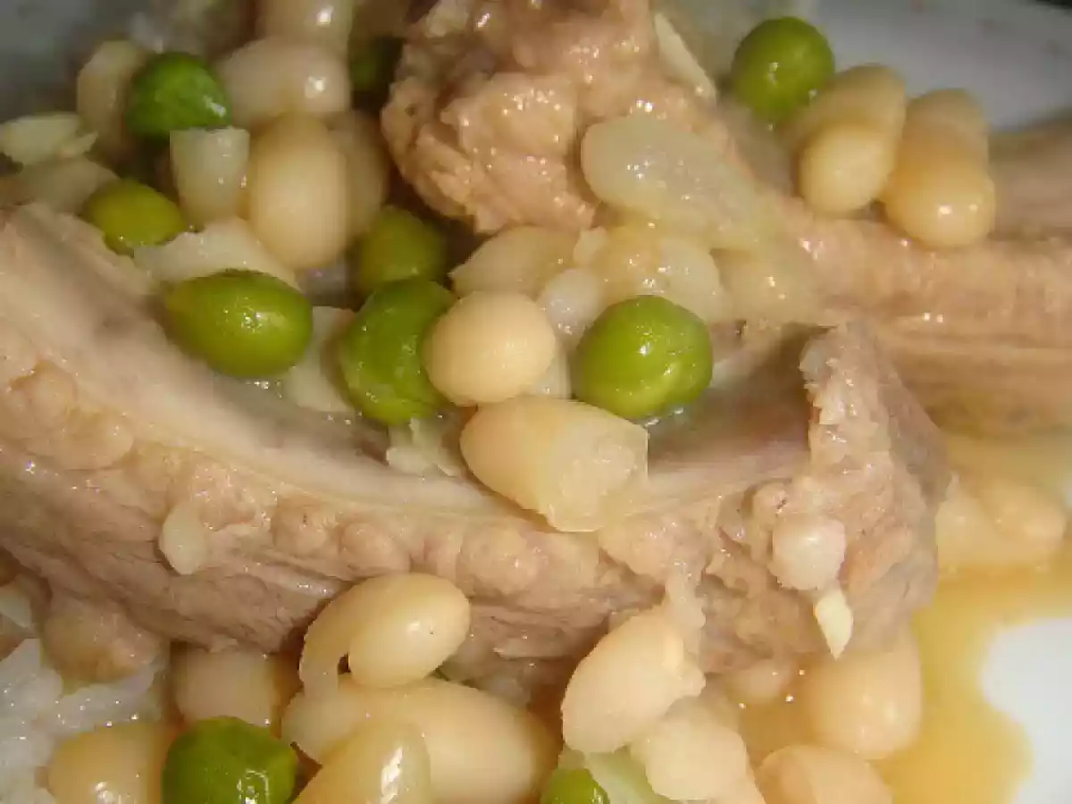 Costelos de Porco com Ervilhas e Feijão Branco