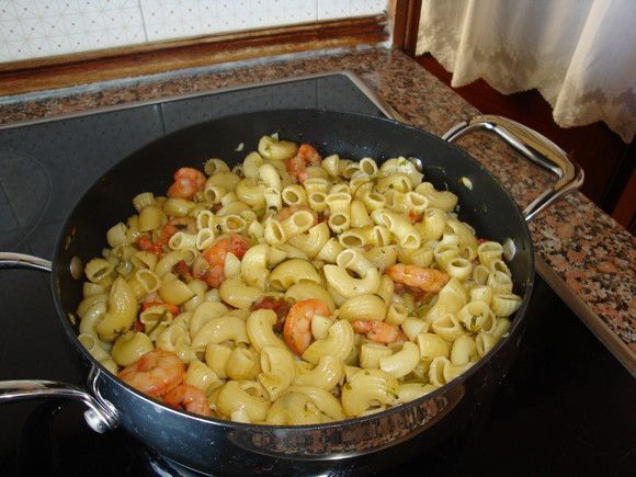 Cotovelos Com Gambas E Coentros - Receita Petitchef