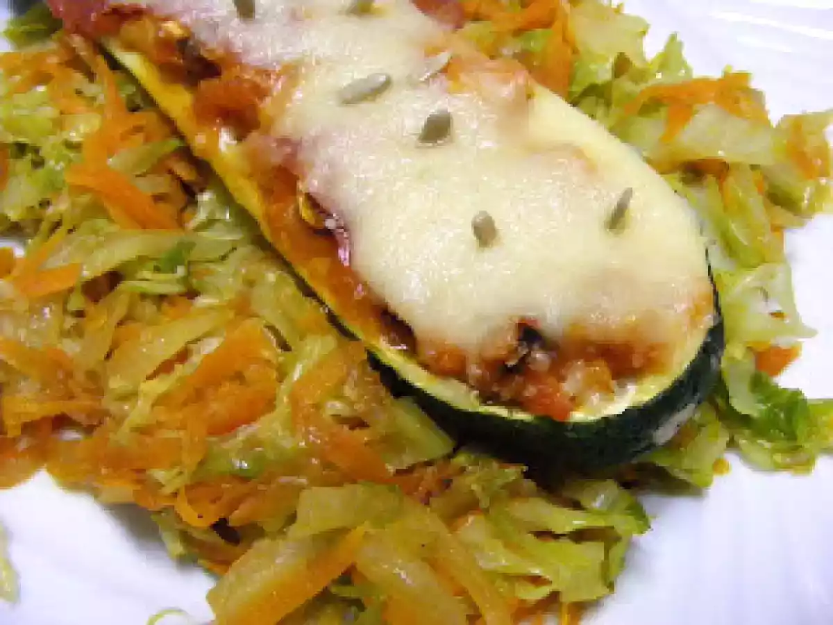 Courgete recheada com legumes e fiambre