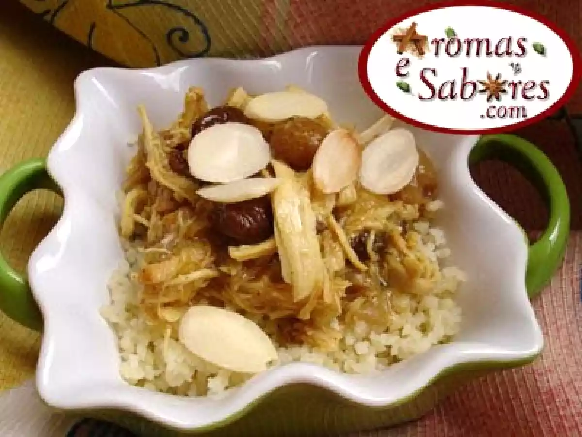 Couscous com frango marroquino em pequenas porções