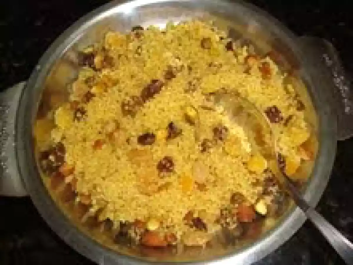 COUSCOUS MARROQUINO COM FRUTAS SECAS E CURRY