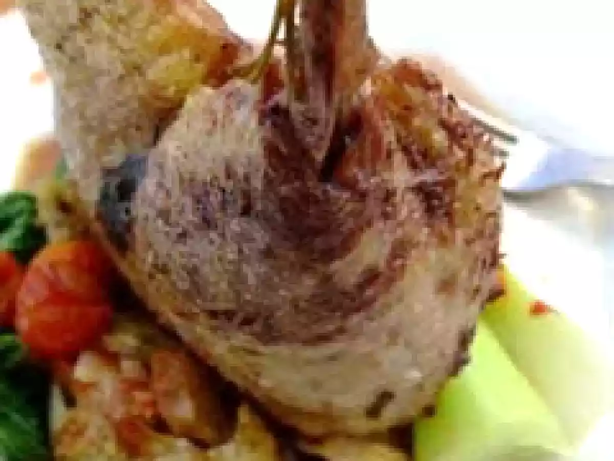Coxa de pato em vinho tinto, batata-doce e Pak Choy