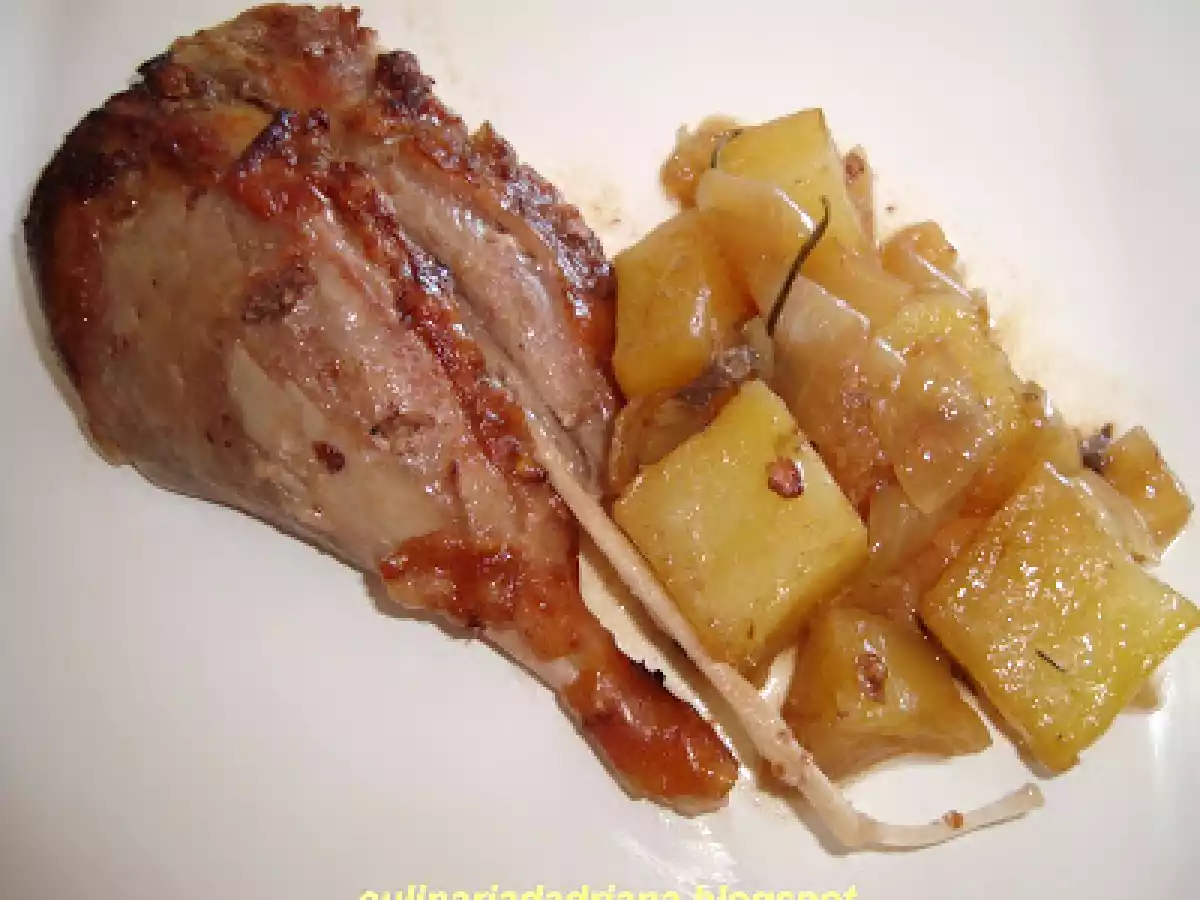 Coxa de Peru com batatas e cebolas