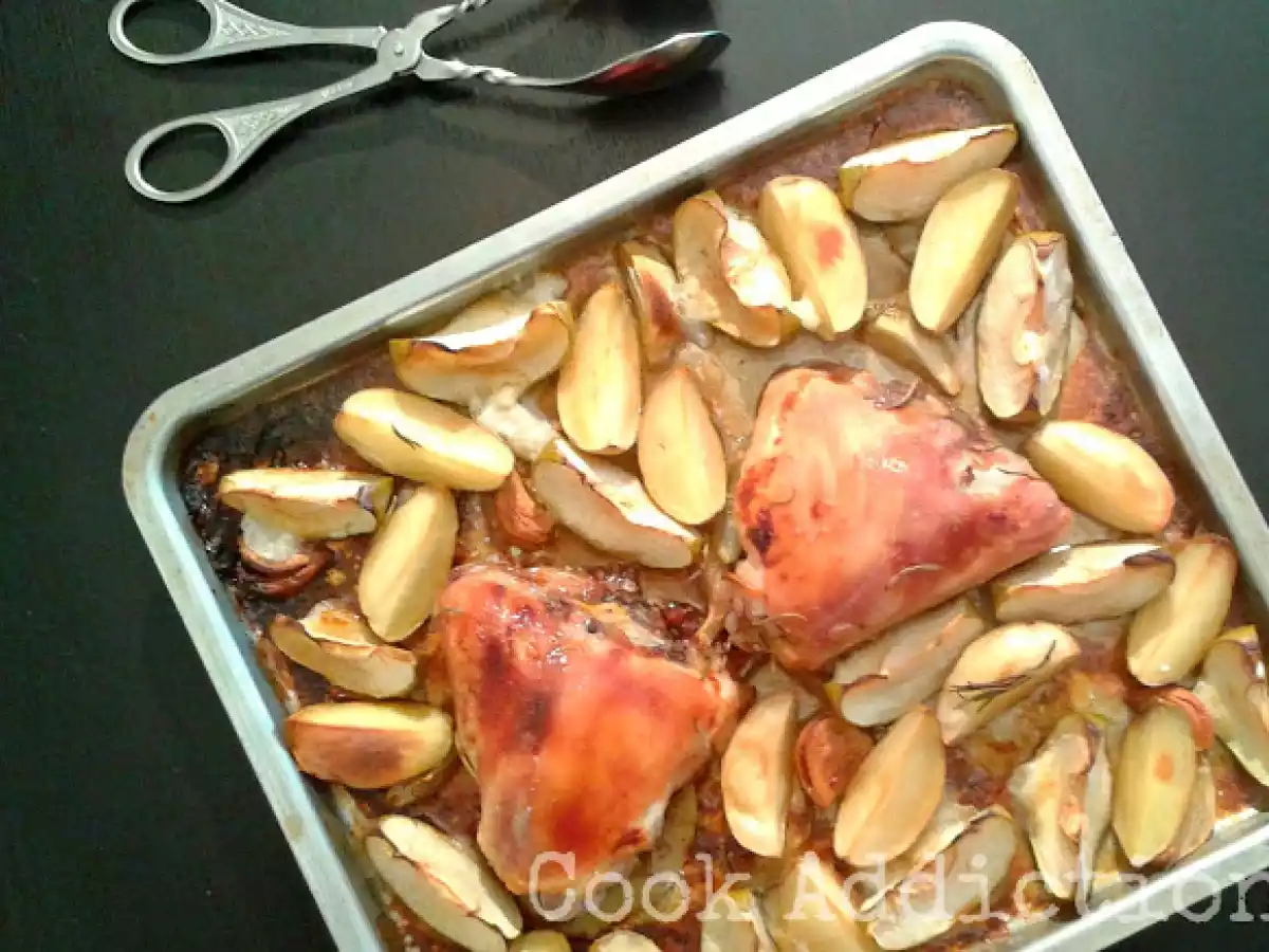 Coxas de frango assadas com maçã