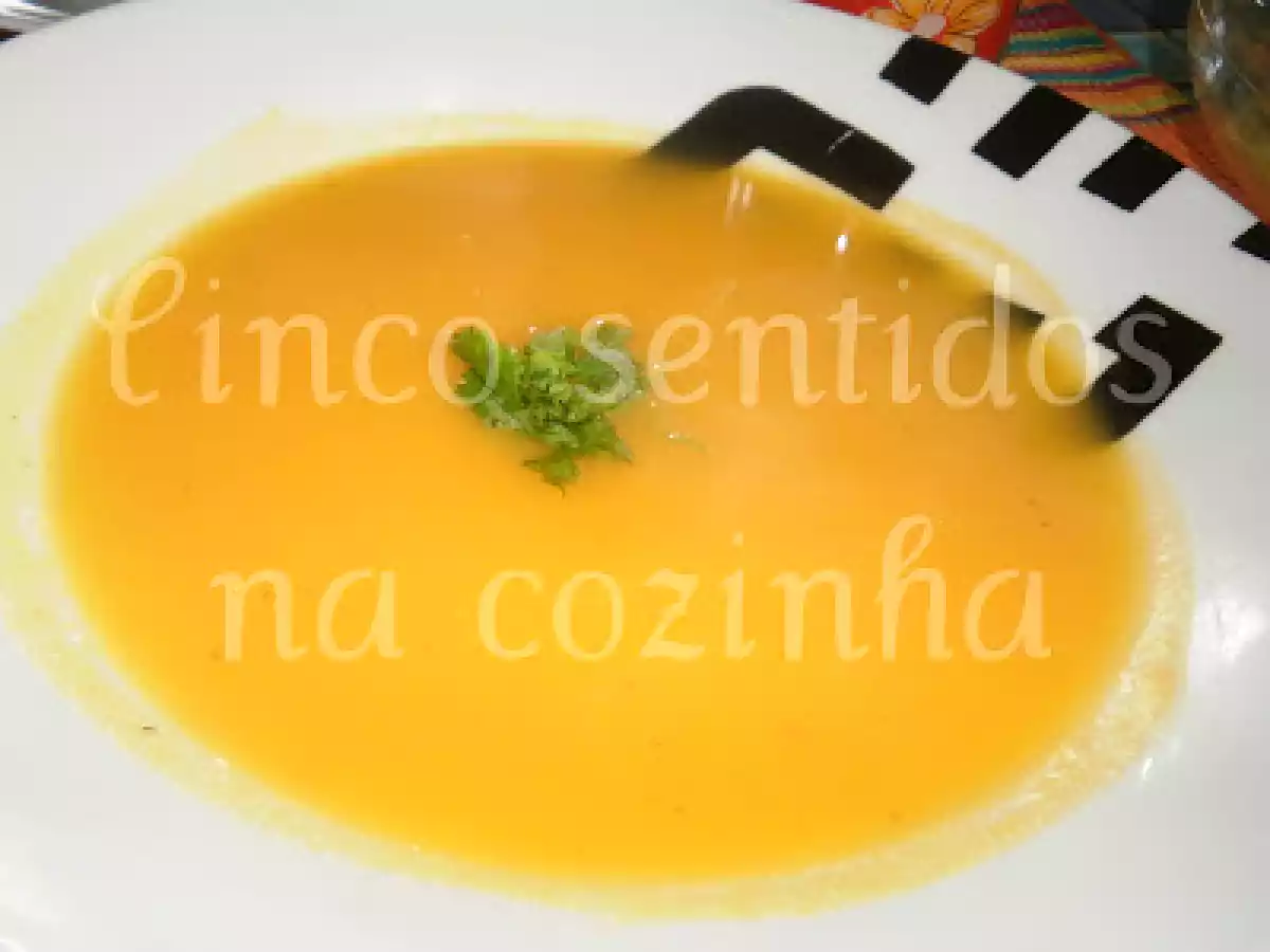 Creme aveludado de abóbora perfumado com coentros - foto 2