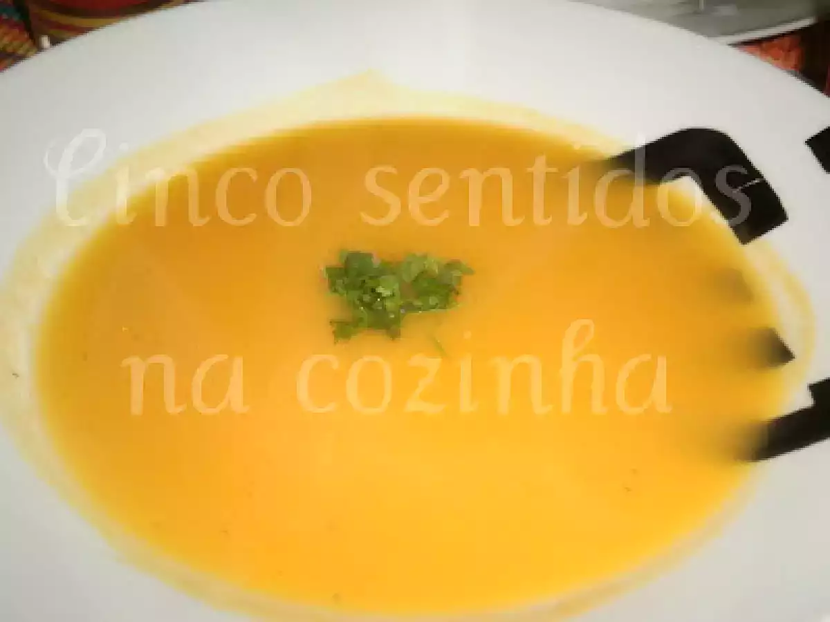 Creme aveludado de abóbora perfumado com coentros - foto 4