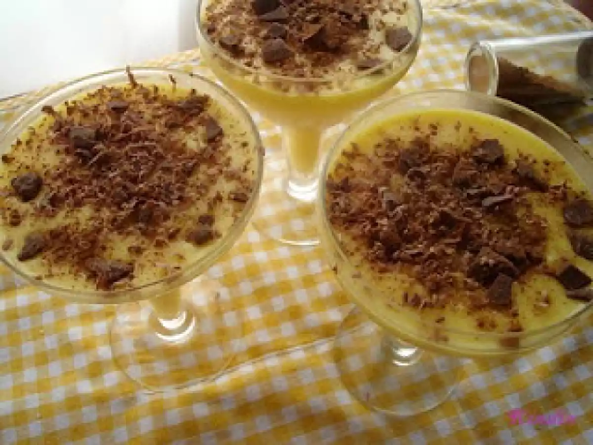 Creme Custard aromatizado com Cardomomo e Chocolate ralado