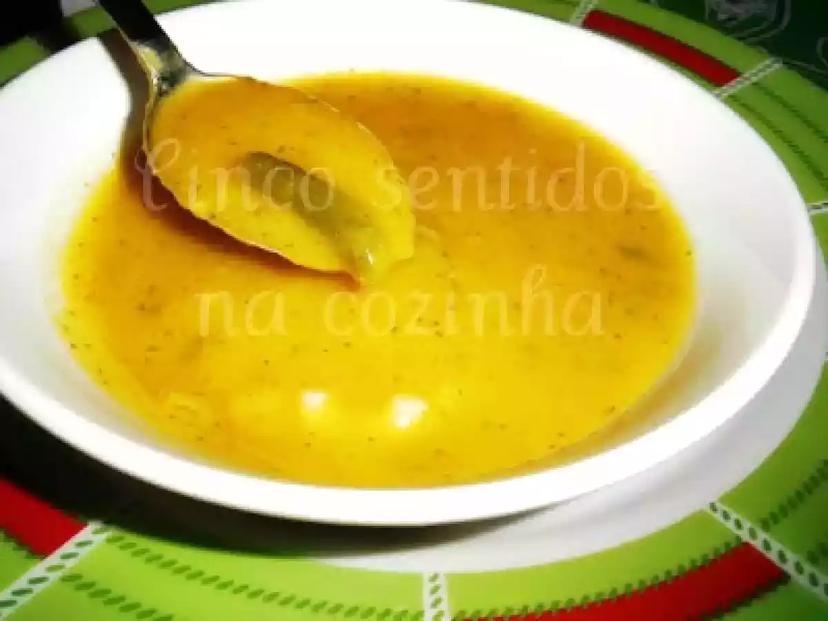 Creme de courgette, alho francês e coentros