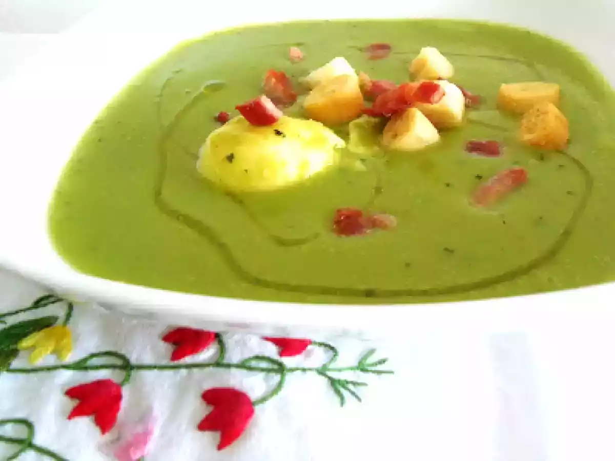 Creme de Ervilhas com Ovo Escalfado e Bacon Tostado