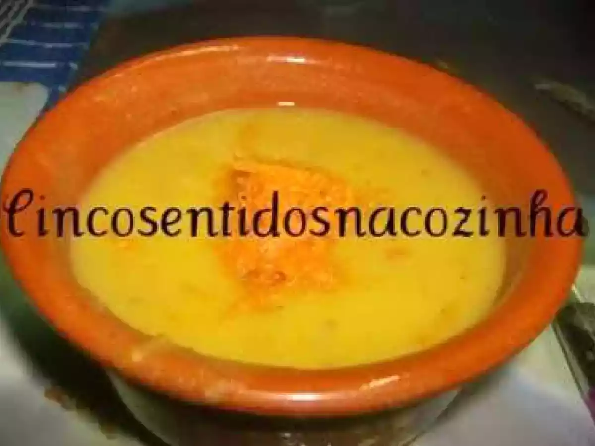 Creme de grão de bico com juliana de cenoura