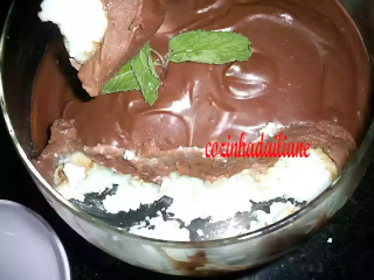Creme de menta com cobertura de chocolate