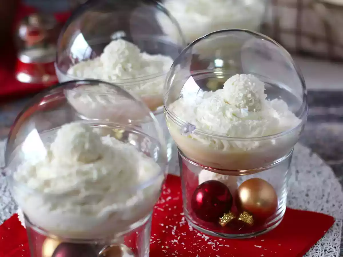 Creme Raffaello servido em bola de Natal - foto 3
