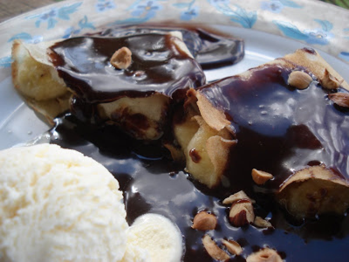 Crepe com recheio de banana e calda de Nutella