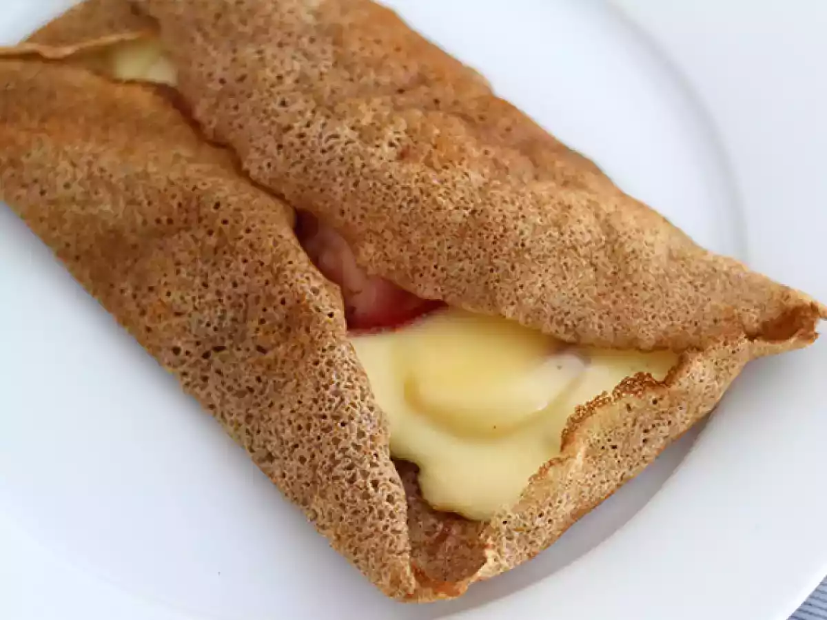 Crepe de trigo sarraceno (com cebola, queijo, batata e salame) - foto 2