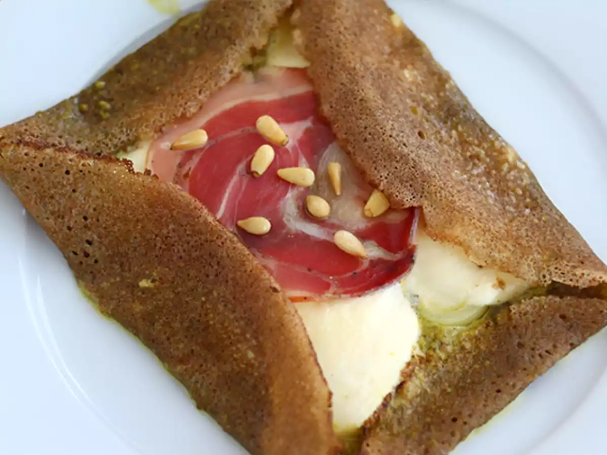 Crepe salgado à italiana (molho pesto e mozzarella) - foto 4