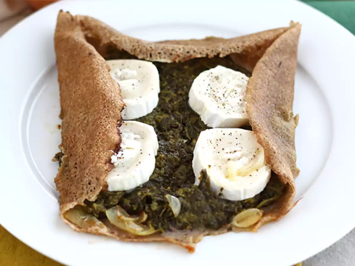 Crepe salgado (Galette) de queijo de cabra e espinafre