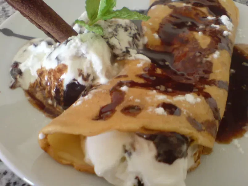 Crepes com gelado de baunilha e chocolate, foto 1