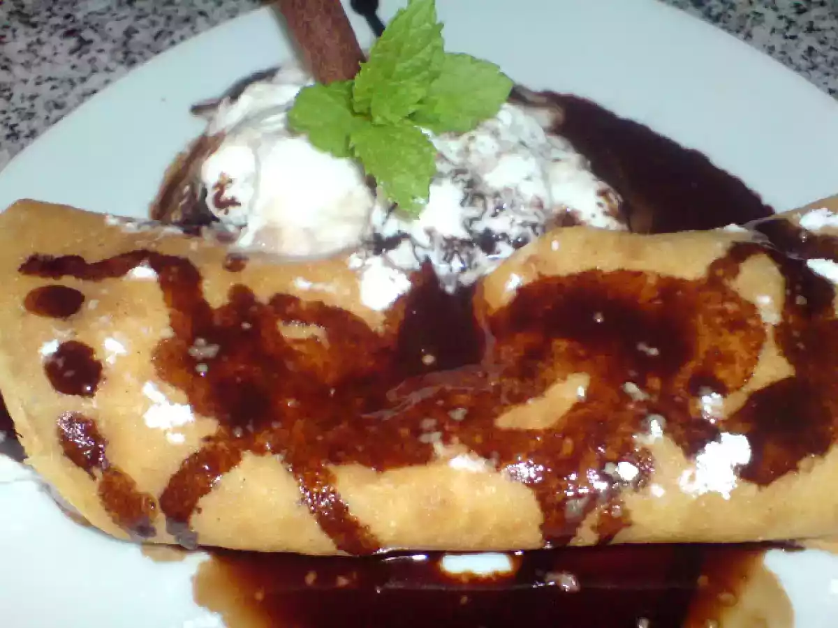Crepes com gelado de baunilha e chocolate - foto 3