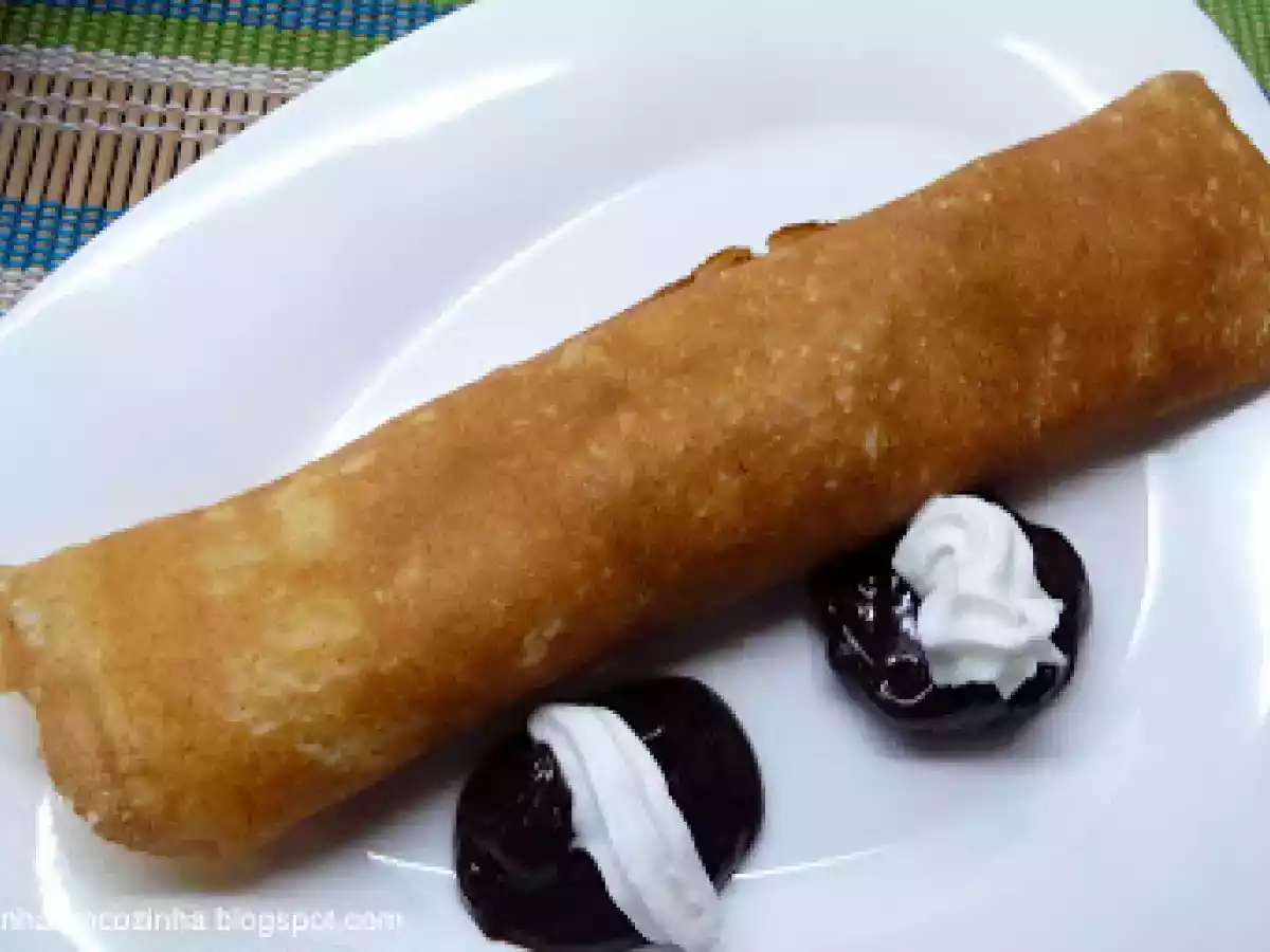 Crepes com recheio de maçã caramelizada
