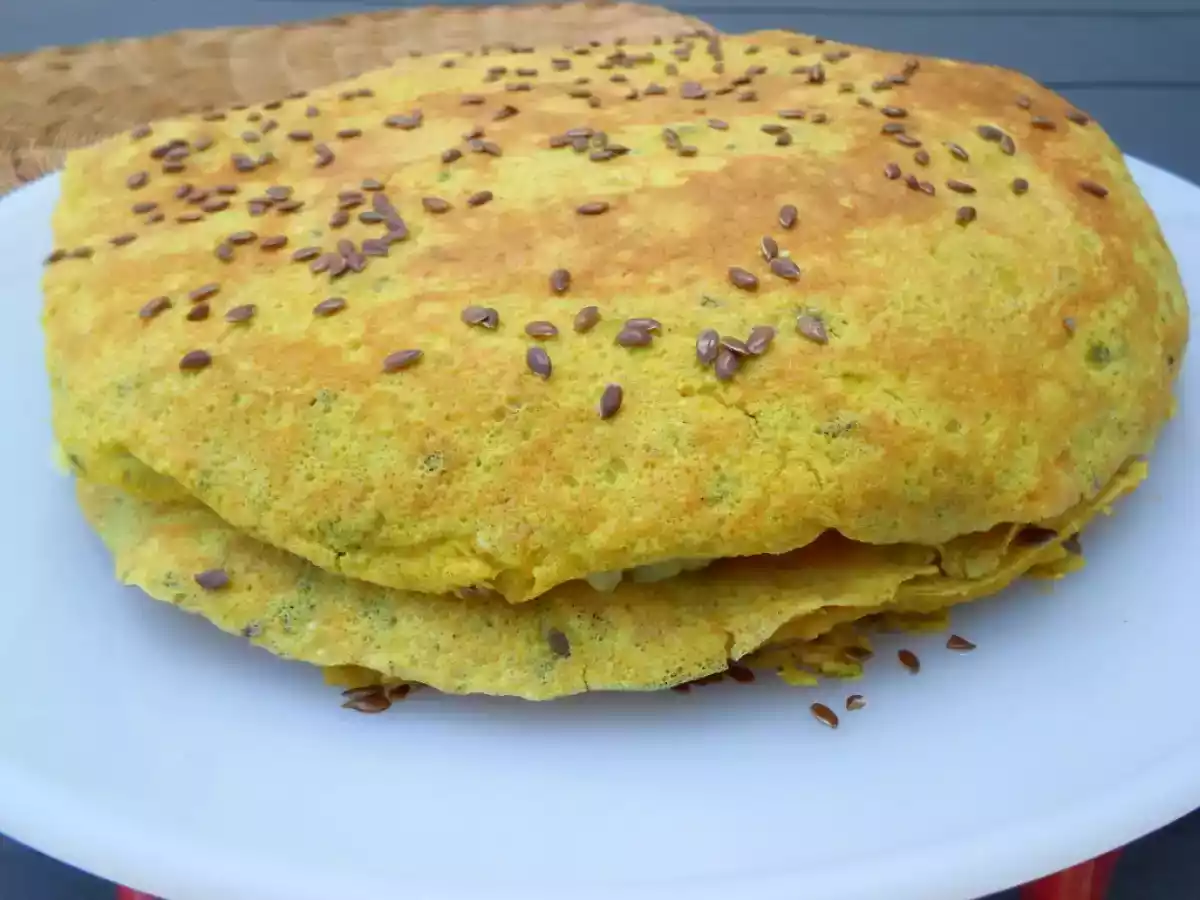 Crepes de aveia com abacate, atum e delícias do mar